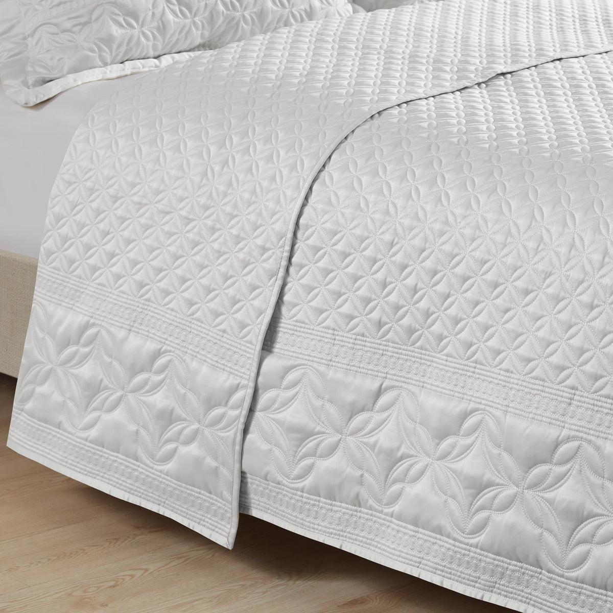 Versailles 3-Piece Quilt Set