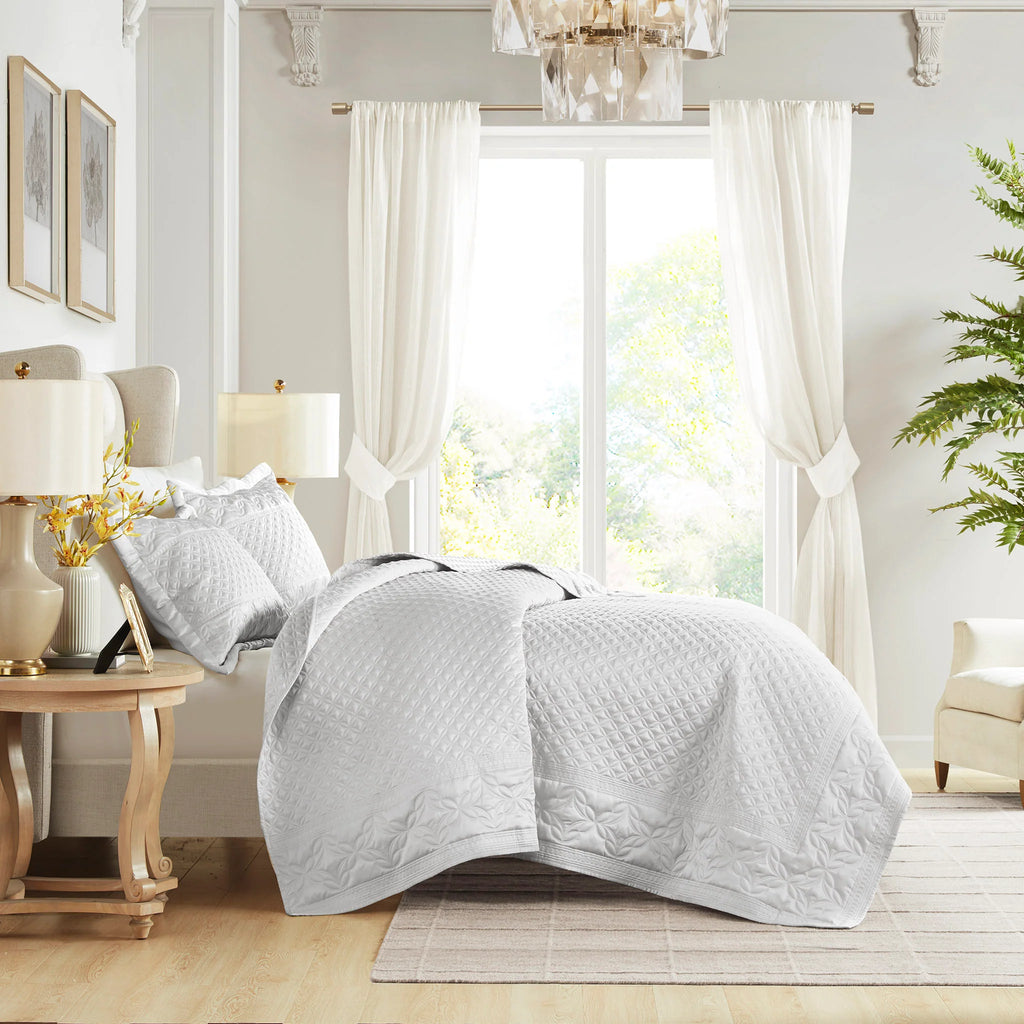 Versailles 3-Piece Quilt Set